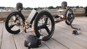 站立式三輪電動(dòng)滑板車