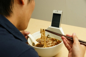 趣味飯碗之讓手機(jī)陪您一起吃