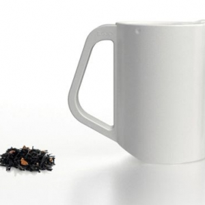 傾斜茶杯